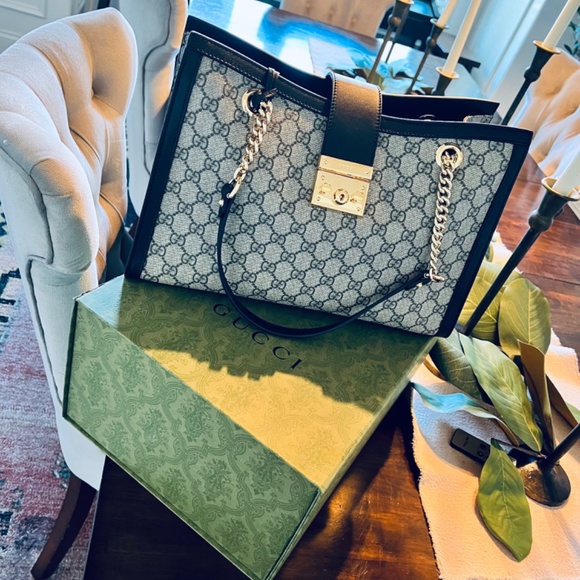 Gucci PADLOCK MEDIUM GG SHOULDER BAG - Picture 3 of 10